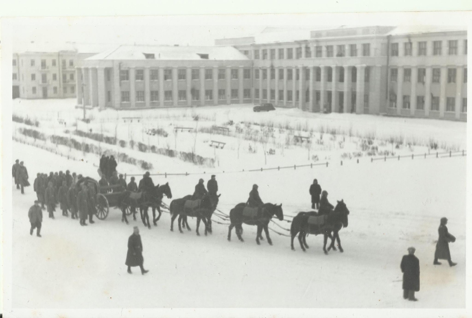  Возле университета   2